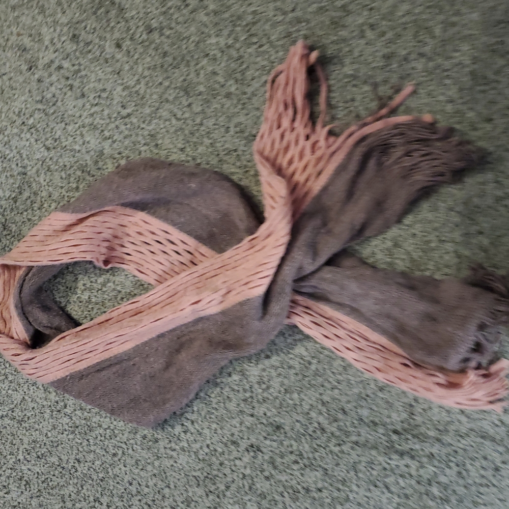 SLITTED SCARF